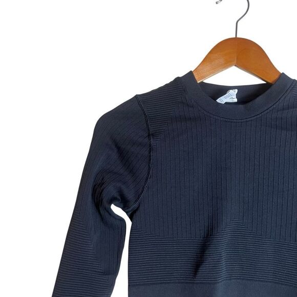 Dick’s sporting good black cropped workout‎ top - Picture 2 of 7